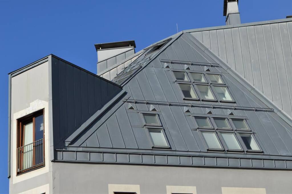 Luxury Apartment With A Balcony And View In Riga Old Town ภายนอก รูปภาพ