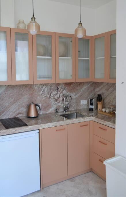 Luxury Apartment With A Balcony And View In Riga Old Town ภายนอก รูปภาพ