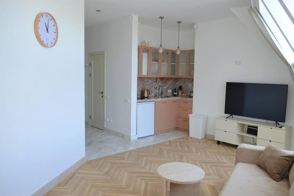 Luxury Apartment With A Balcony And View In Riga Old Town ภายนอก รูปภาพ
