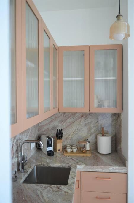 Luxury Apartment With A Balcony And View In Riga Old Town ภายนอก รูปภาพ