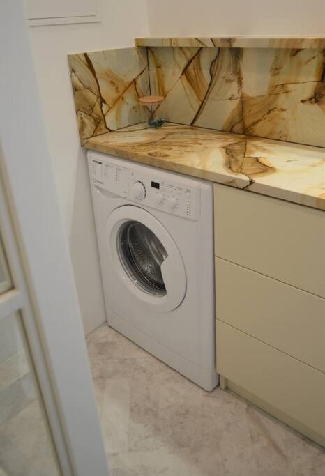 Luxury Apartment With A Balcony And View In Riga Old Town ภายนอก รูปภาพ