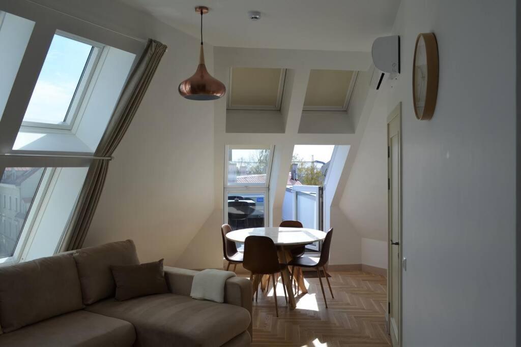 Luxury Apartment With A Balcony And View In Riga Old Town ภายนอก รูปภาพ