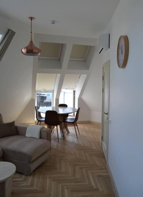 Luxury Apartment With A Balcony And View In Riga Old Town ภายนอก รูปภาพ