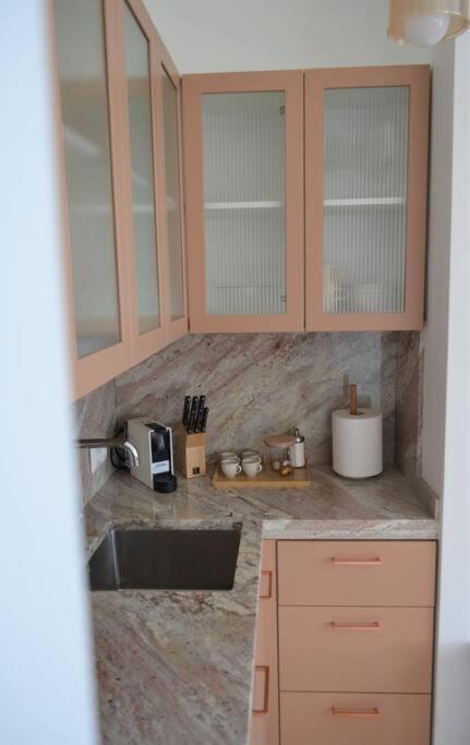 Luxury Apartment With A Balcony And View In Riga Old Town ภายนอก รูปภาพ