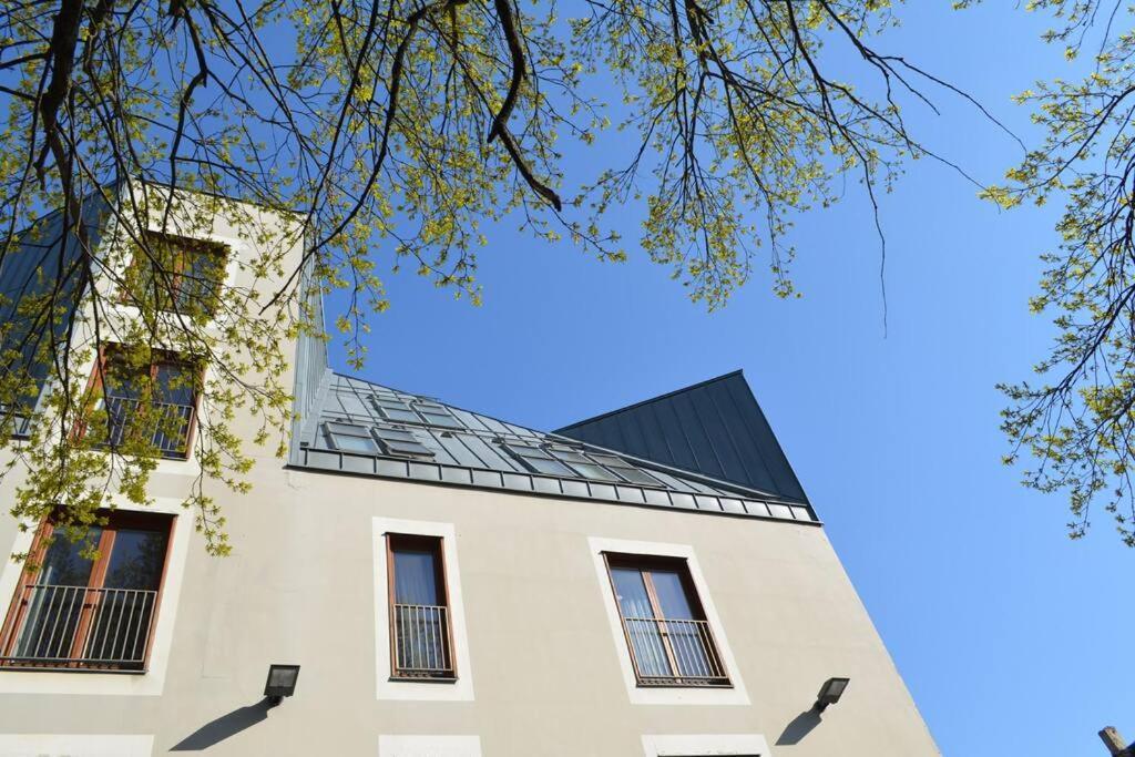 Luxury Apartment With A Balcony And View In Riga Old Town ภายนอก รูปภาพ