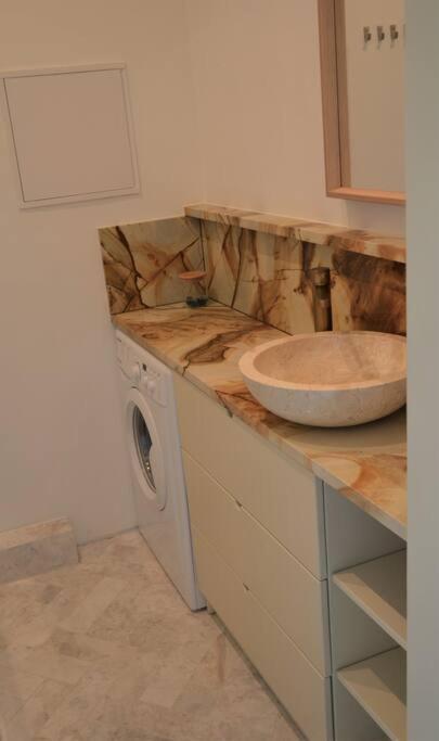 Luxury Apartment With A Balcony And View In Riga Old Town ภายนอก รูปภาพ
