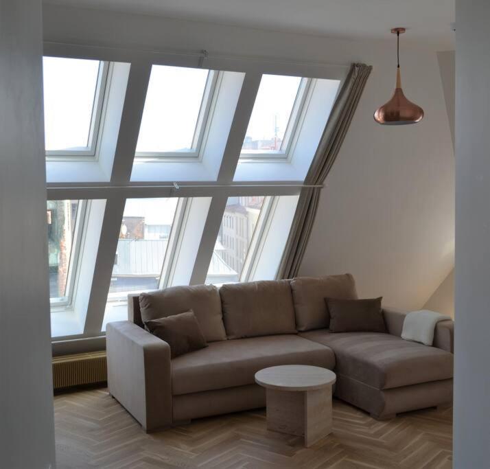 Luxury Apartment With A Balcony And View In Riga Old Town ภายนอก รูปภาพ