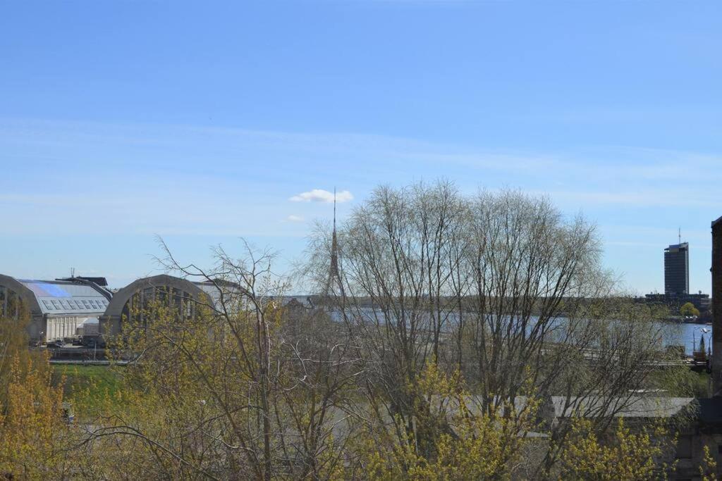 Luxury Apartment With A Balcony And View In Riga Old Town ภายนอก รูปภาพ