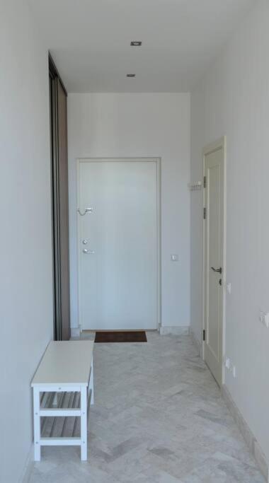 Luxury Apartment With A Balcony And View In Riga Old Town ภายนอก รูปภาพ