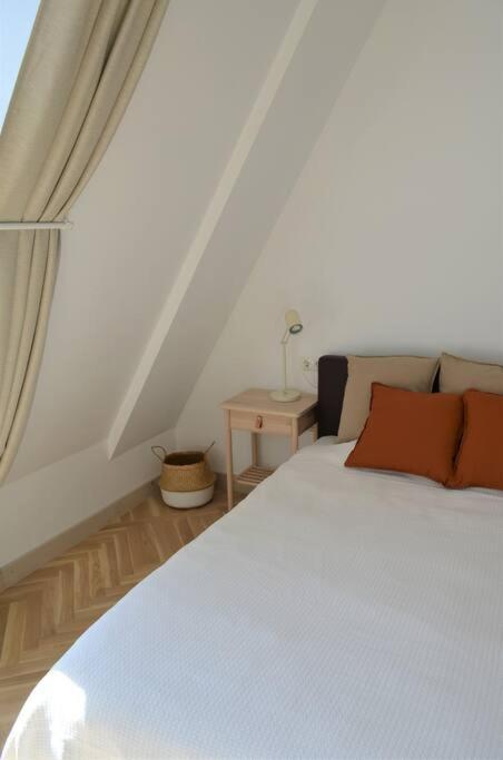 Luxury Apartment With A Balcony And View In Riga Old Town ภายนอก รูปภาพ