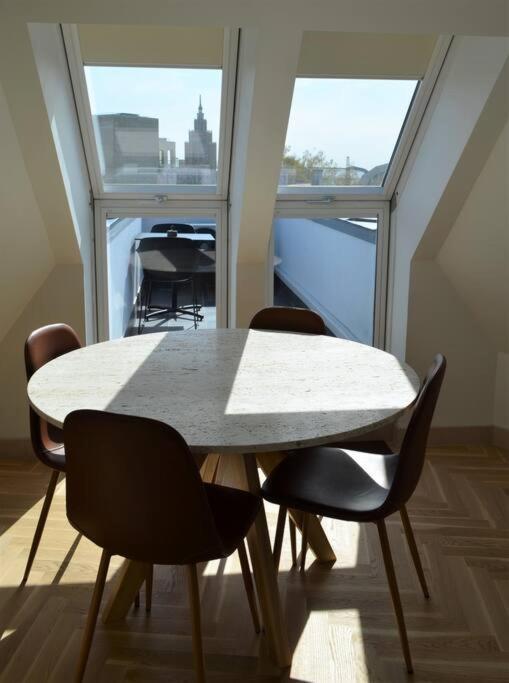 Luxury Apartment With A Balcony And View In Riga Old Town ภายนอก รูปภาพ