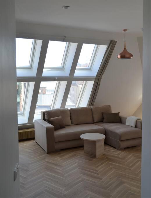 Luxury Apartment With A Balcony And View In Riga Old Town ภายนอก รูปภาพ