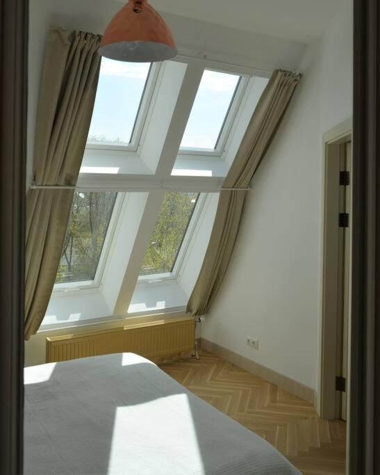 Luxury Apartment With A Balcony And View In Riga Old Town ภายนอก รูปภาพ