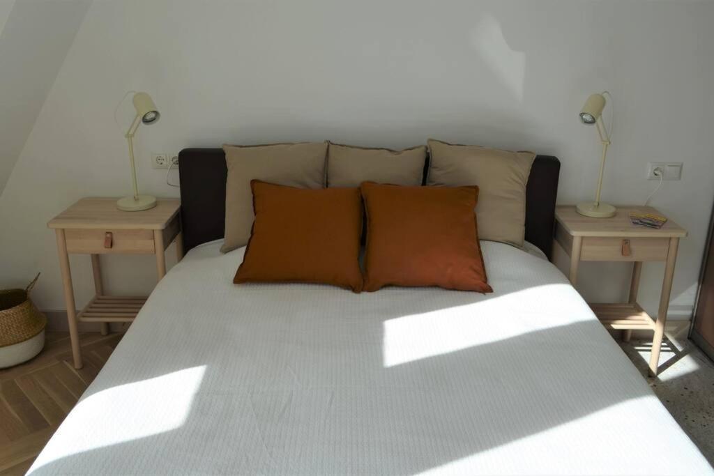 Luxury Apartment With A Balcony And View In Riga Old Town ภายนอก รูปภาพ