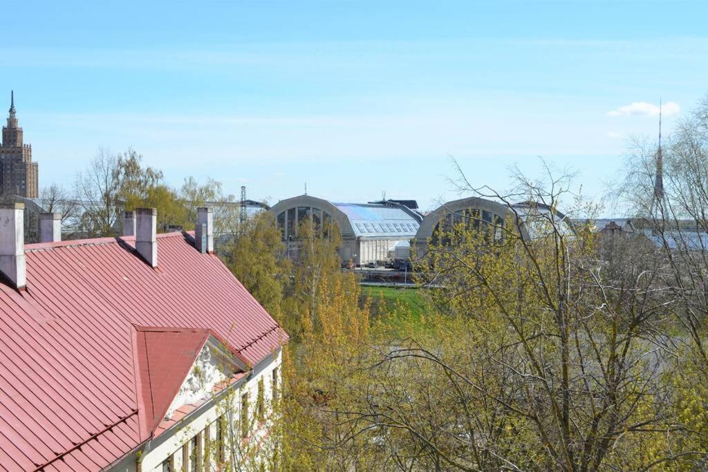 Luxury Apartment With A Balcony And View In Riga Old Town ภายนอก รูปภาพ