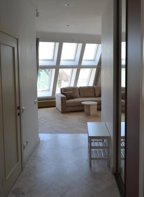 Luxury Apartment With A Balcony And View In Riga Old Town ภายนอก รูปภาพ